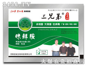 ���\������